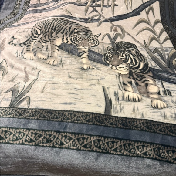WHITE TIGER BLACK PANTHER BENGAL TIGER TWO PLY KING SIZE REVERSIBLE BLANKET.